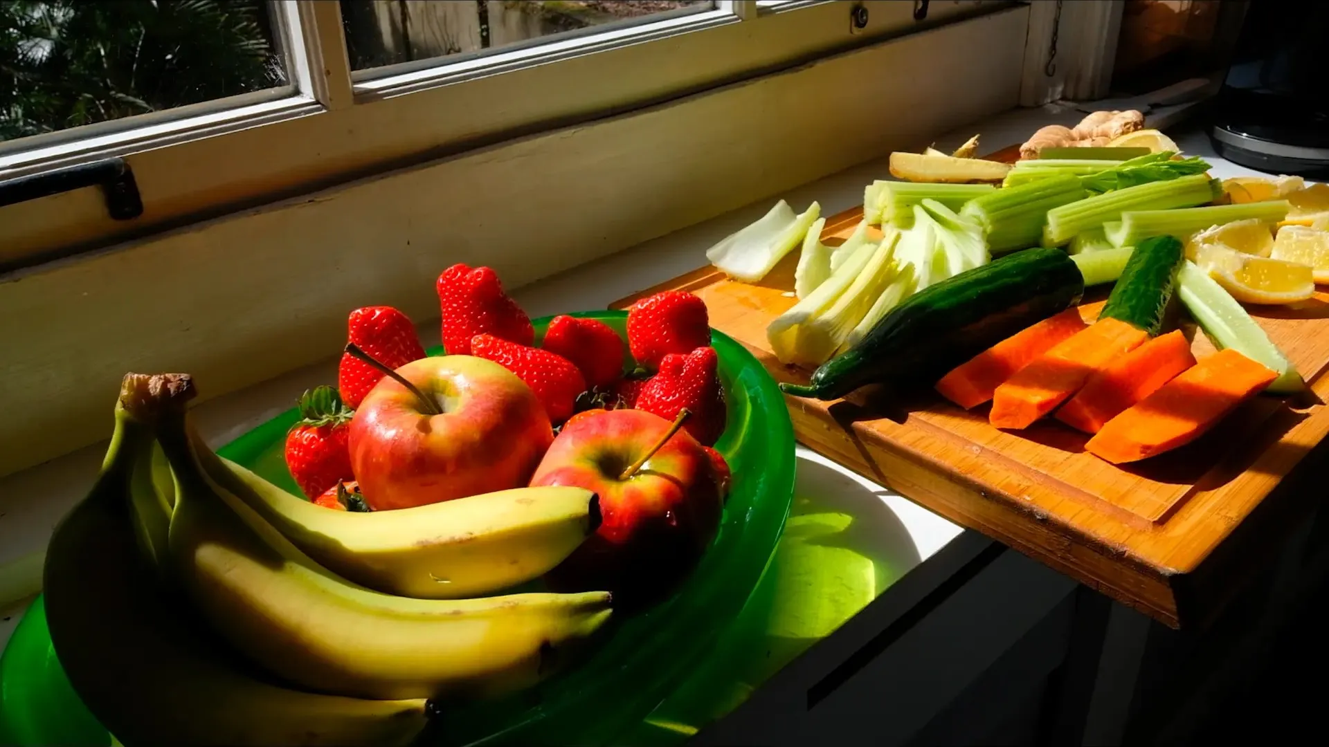 Fruit and vegetables prepared for the slow juice served during a workshop