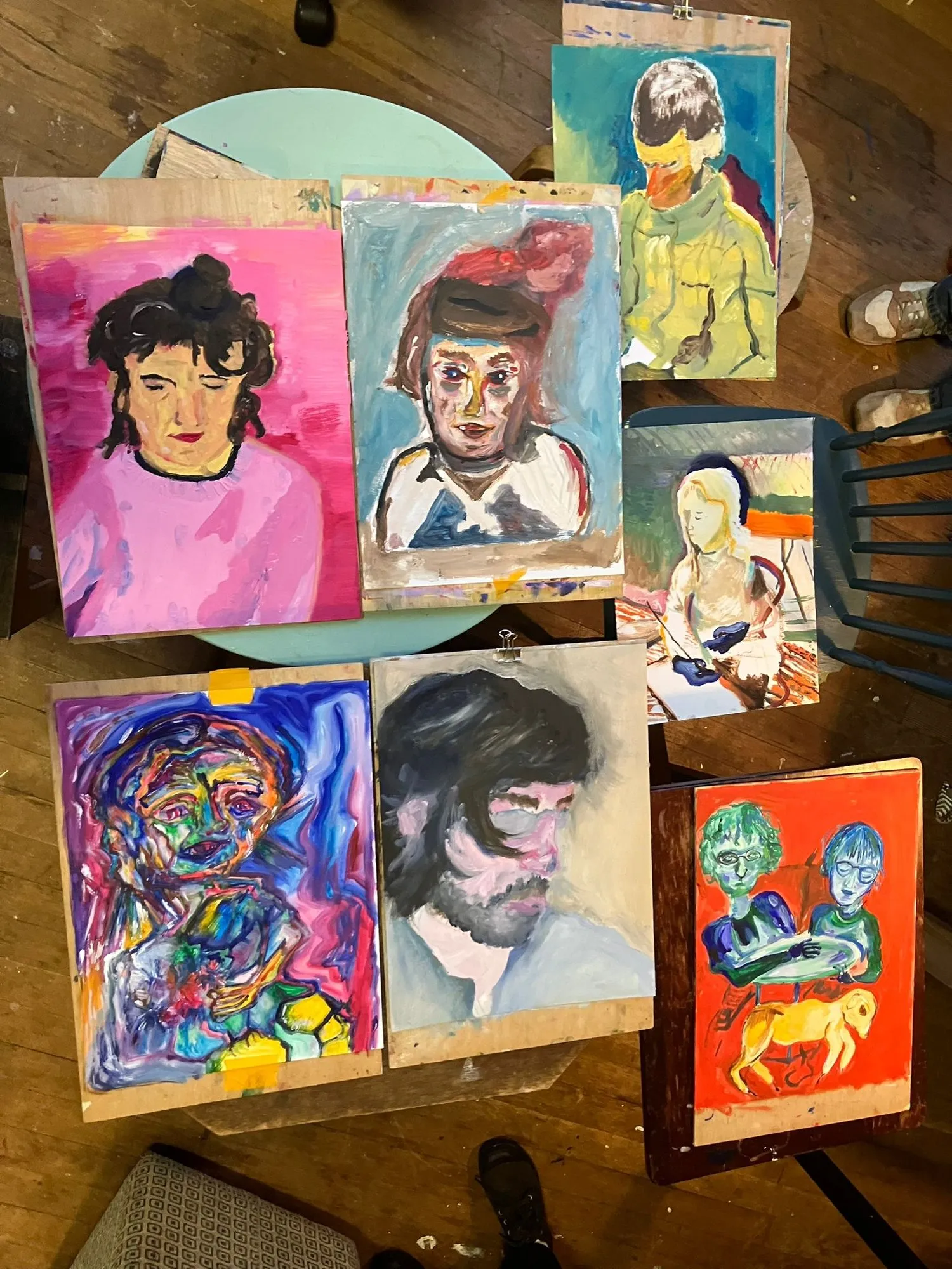 Several works side by side in the atelier